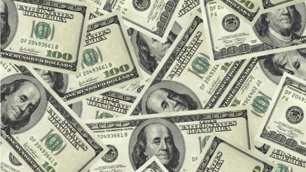 Calo del dollaro americano sostieni i prezzi del petrolio 