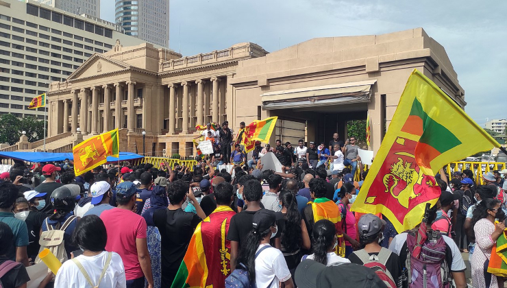 Protesta nello Sri Lanka a causa della carenza di cibo, petrolio e altri beni
