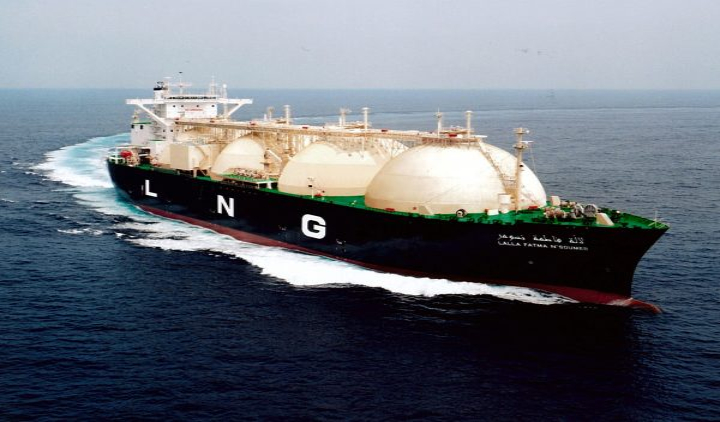 Una nave che trasporta gas naturale liquefatto