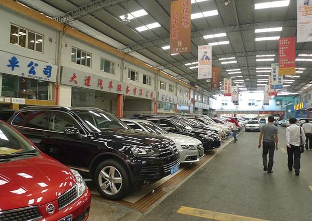 Calo delle vendite di auto in Cina